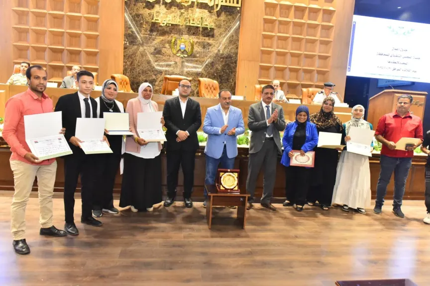 محافظ أسيوط يشيد بإنجازات أبناء المحافظة ويكرم المتميزين في مجالات الإبداع