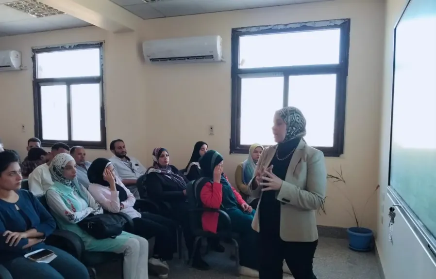 مستشفى الإصابات والطوارئ بجامعة أسيوط ينظم تدريبا حول مخاطر بيئة
