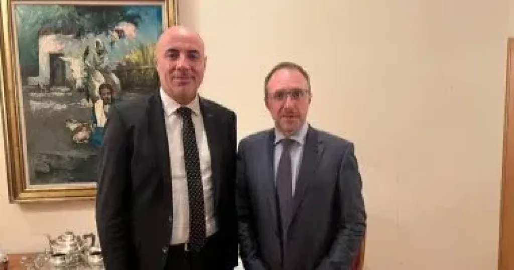 السفير المصرى فى لندن يستقبل الطلبة المصريين الدارسين بالمملكة المتحدة
