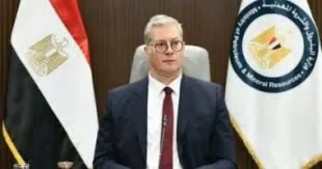 وزير البترول يصدر حركة تنقلات وتكليفات محدودة بالشئون الإدارية بشركات القطاع
