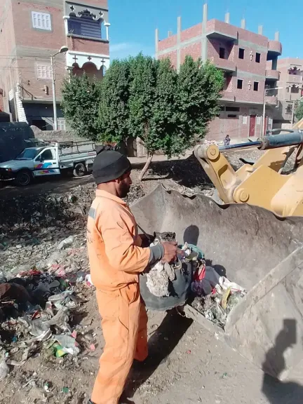 رفع 50 طن قمامة ومخلفات خلال حملات بقرى مركز سوهاج