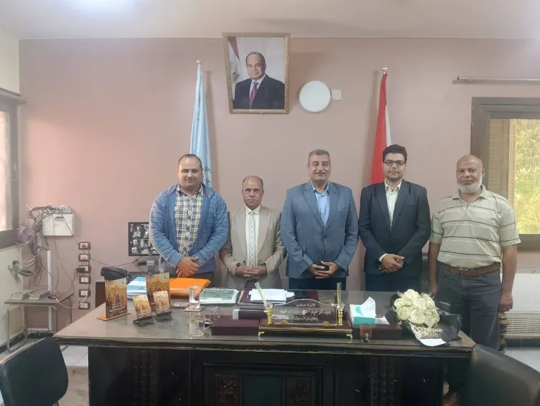 محافظ أسيوط: تكاتف الجهود لرفع وعي المزارعين وتعزيز الزراعة التعاقدية