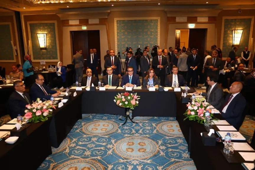 محافظ القاهرة يشارك فى فعاليات مؤتمر إطلاق الاستراتيجية الوطنية للعمران والبناء الاخضر