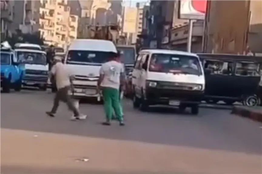 ضبط عاطل أغلق الطريق نصف ساعة بالوراق