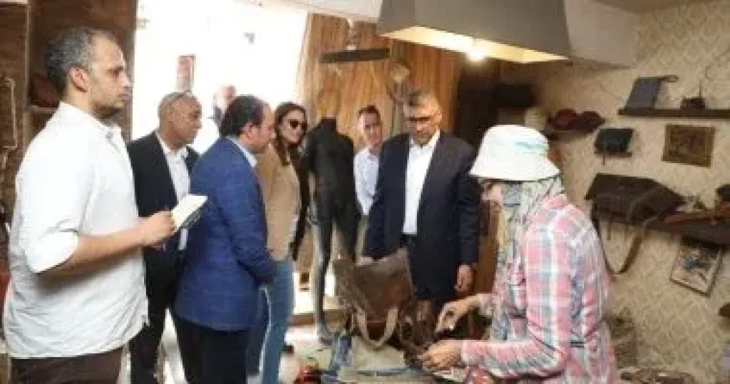 محافظ الجيزة يتفقد مشروعات جهاز تشغيل الشباب ويؤكد مراعاة النسق الحضارى