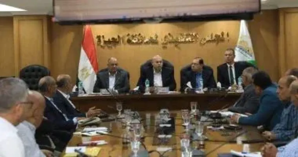 نائب محافظ الجيزة يستعرض مقترح تخصيص أرض لإقامة محطة رفع صرف صحى فى بشتيل