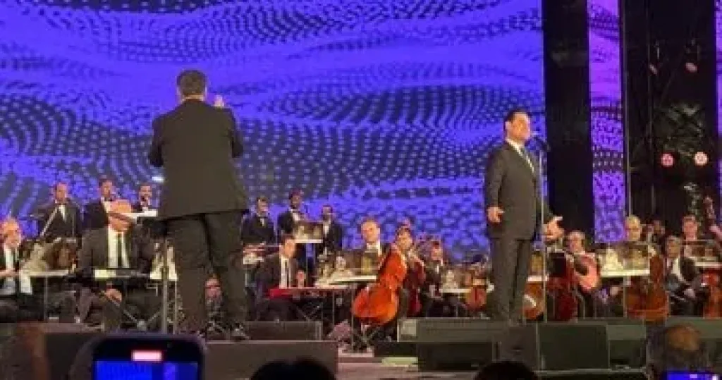 محمد ثروت يختتم حفل الموسيقى العربية بأغنيتى بلدي ويا مستعجل فراقى