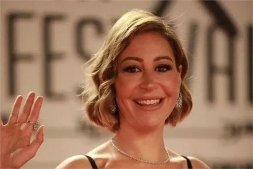 منة شلبي تؤكد زواجها رسميًا من أحمد الجنايني
