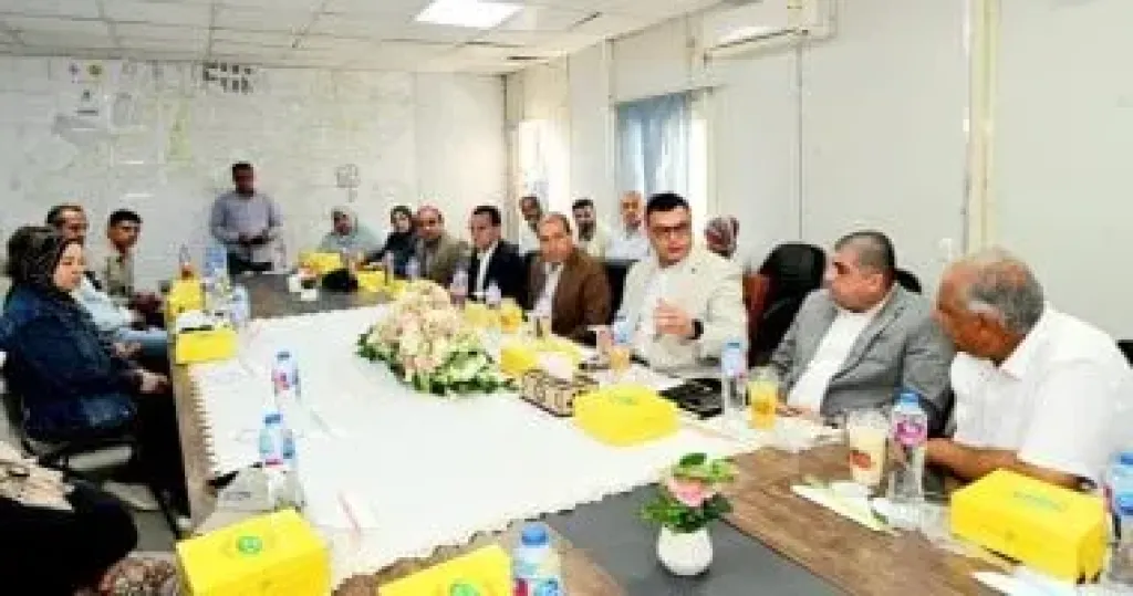 وزير الإسكان يعقد اجتماعا مع الشركات العاملة بحدائق تلال الفسطاط وزير الإسكان يعقد اجتماعا مع الشركات العاملة بحدائق تلال الفسطاط