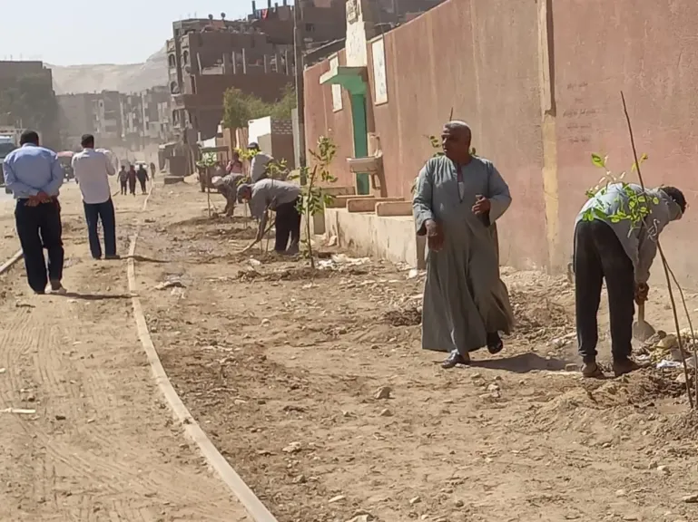 محافظ أسيوط: استمرار أعمال النظافة والتشجير ورفع المخلفات بطريق درنكة محافظ أسيوط: استمرار أعمال النظافة والتشجير ورفع المخلفات بطريق درنكة