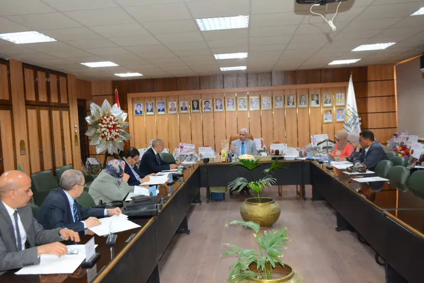 جامعة أسيوط تعقد اجتماع مجلس إدارة صندوق الخدمات الطبية جامعة أسيوط تعقد اجتماع مجلس إدارة صندوق الخدمات الطبية