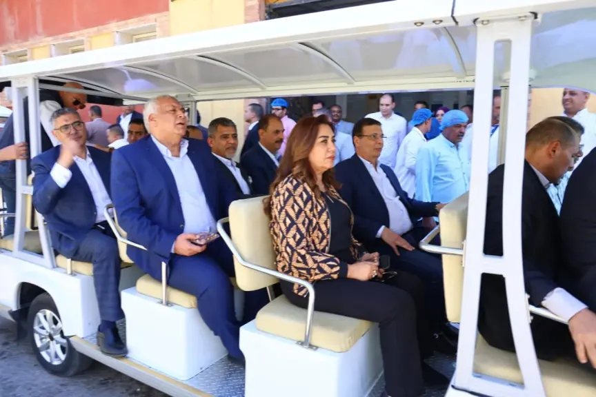 وزيرا الزراعة والتنمية المحلية يتفقدان مشروع الإنتاج الحيواني ومجمع تمور الوادي الجديد وزيرا الزراعة والتنمية المحلية يتفقدان مشروع الإنتاج الحيواني ومجمع تمور الوادي الجديد