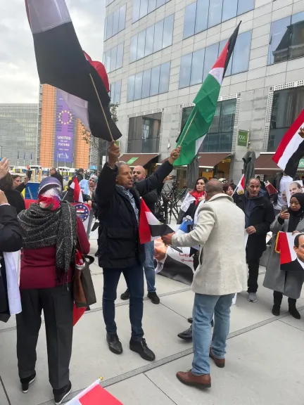 الجالية المصرية بباريس: هتافات المصريين هزت بروكسل ترحيبًا بالرئيس السيسى بطل السلام الجالية المصرية بباريس: هتافات المصريين هزت بروكسل ترحيبًا بالرئيس السيسى بطل السلام