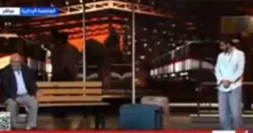 الرئيس السيسى يشهد عرضاً مسرحياً يجسد قيم الوطنية والانتماء للجيش المصري الرئيس السيسى يشهد عرضاً مسرحياً يجسد قيم الوطنية والانتماء للجيش المصري