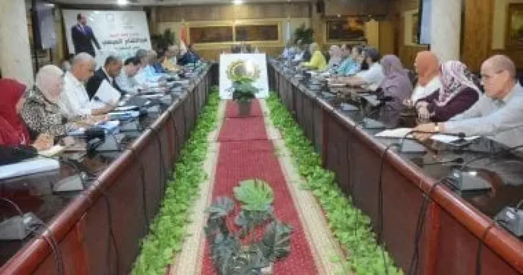 محافظ الغربية يترأس اجتماع لجنة تصنيف الوحدات المؤجرة بنظام الإيجار القديم محافظ الغربية يترأس اجتماع لجنة تصنيف الوحدات المؤجرة بنظام الإيجار القديم