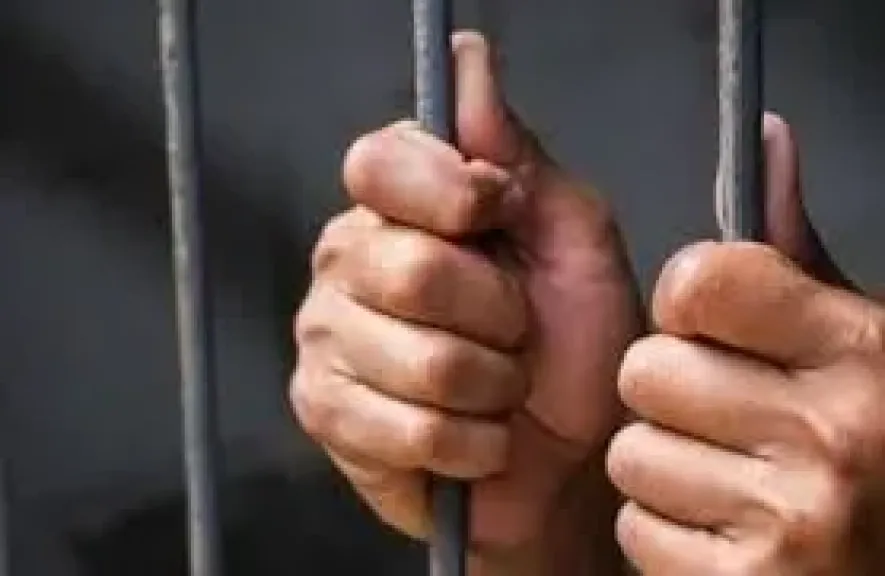 حبس المتهمين في «واقعة صفع المسن» بالسويس 4 أيام حبس المتهمين في «واقعة صفع المسن» بالسويس 4 أيام