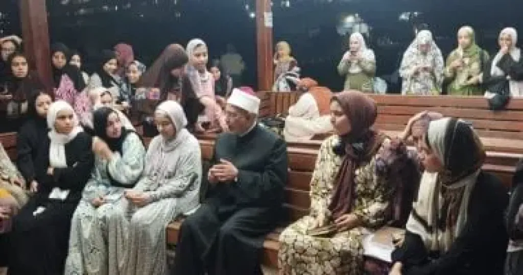 رئيس جامعة الأزهر يجرى جولة ليلية بمدينة الطالبات ويستمع لمطالبهن رئيس جامعة الأزهر يجرى جولة ليلية بمدينة الطالبات ويستمع لمطالبهن