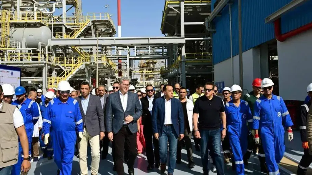 رئيس الوزراء يفتتح مشروع استرجاع الغازات بشركة النصر للبترول رئيس الوزراء يفتتح مشروع استرجاع الغازات بشركة النصر للبترول