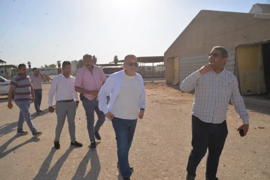 محافظ أسيوط يتفقد مزرعة الدواجن بعرب العوامر ويوجه بإعادة تأهيلها محافظ أسيوط يتفقد مزرعة الدواجن بعرب العوامر ويوجه بإعادة تأهيلها