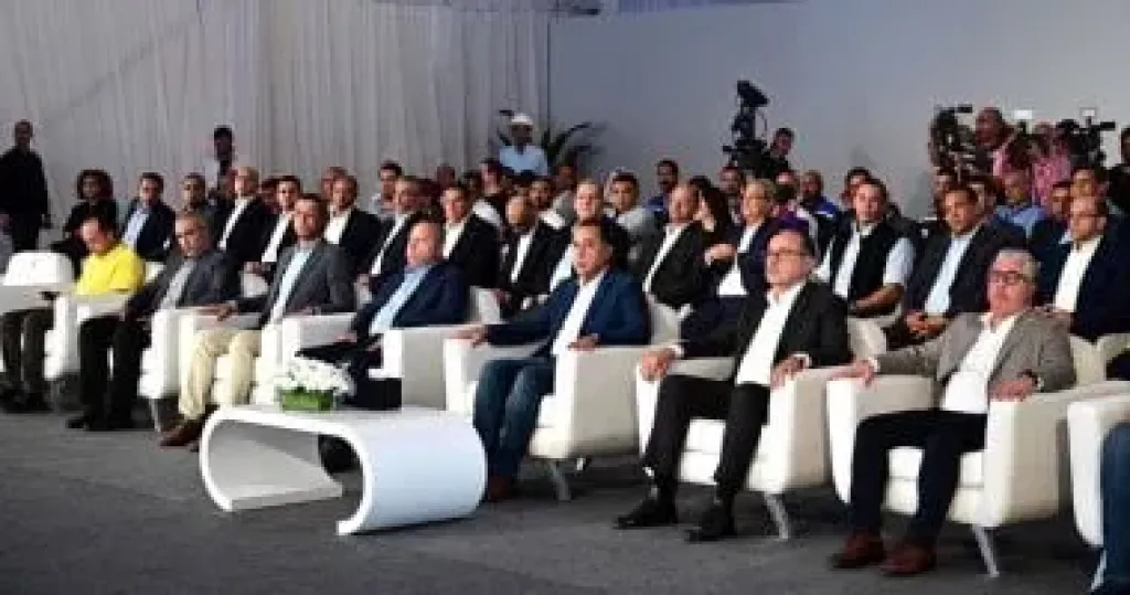 رئيس الوزراء يشهد إعادة تشغيل مصنع الشركة المصرية لبلوكات الأنود الكربونية رئيس الوزراء يشهد إعادة تشغيل مصنع الشركة المصرية لبلوكات الأنود الكربونية