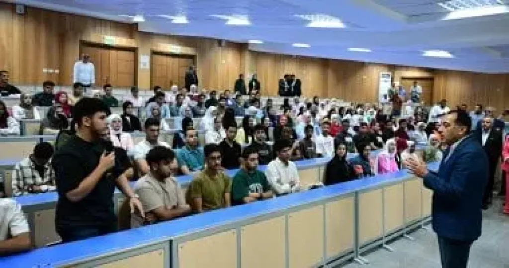 رئيس الوزراء لطلاب جامعة السويس الأهلية: هدف الدولة تخريج طلاب يواكبون المستقبل رئيس الوزراء لطلاب جامعة السويس الأهلية: هدف الدولة تخريج طلاب يواكبون المستقبل