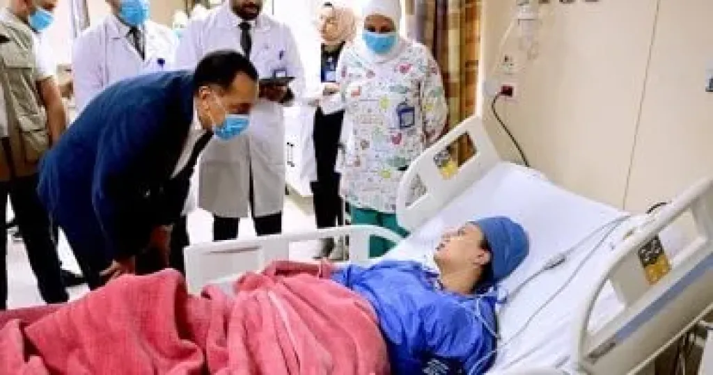 رئيس الوزراء يتفقد مستشفى دار صحة المرأة والطفل رئيس الوزراء يتفقد مستشفى دار صحة المرأة والطفل