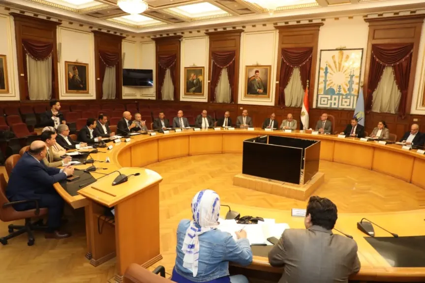 محافظ القاهرة: خطة موسعة لضبط الأسعار وزيادة المعروض بالأسواق محافظ القاهرة: خطة موسعة لضبط الأسعار وزيادة المعروض بالأسواق