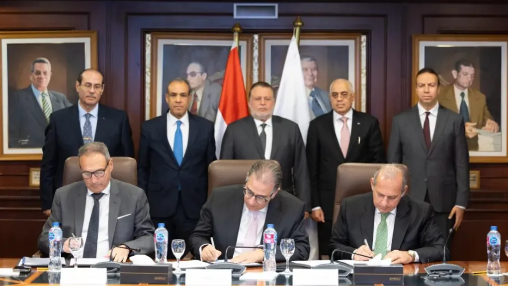 بنك مصر يشارك في مبادرة ”افتح حسابك في مصر” للمصريين العاملين بالخارج..صور بنك مصر يشارك في مبادرة ”افتح حسابك في مصر” للمصريين العاملين بالخارج..صور