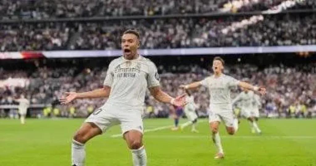 ريال مدريد يخطف برشلونة 2-1 ويواصل صدارة ترتيب الدورى الإسبانى ريال مدريد يخطف برشلونة 2-1 ويواصل صدارة ترتيب الدورى الإسبانى