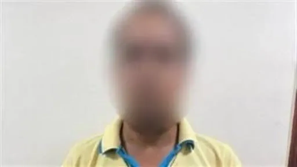 ”بيشرب شيشة وهو ماشي على الطريق”، ضبط سائق ميكروباص بالإسكندرية ”بيشرب شيشة وهو ماشي على الطريق”، ضبط سائق ميكروباص بالإسكندرية