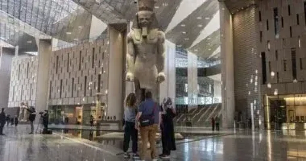 المتحف المصري الكبير .. شاشات عرض في الميادين العامة والشوارع الرئيسية بالبحيرة المتحف المصري الكبير .. شاشات عرض في الميادين العامة والشوارع الرئيسية بالبحيرة