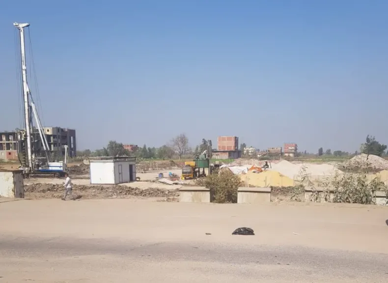 غضب في كفر الشيخ بعد شروع مقاول في ضم شارع عام لأرضه... غضب في كفر الشيخ بعد شروع مقاول في ضم شارع عام لأرضه الخاصة (مستندات)