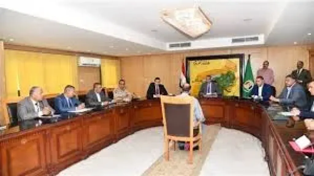 علاج على نفقة الدولة أبرز مطالب المواطنين في لقاء محافظ الفيوم الدوري علاج على نفقة الدولة أبرز مطالب المواطنين في لقاء محافظ الفيوم الدوري