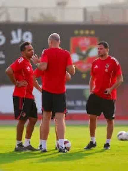 الأهلي يستأنف تدريباته استعدادا لمواجهة بتروجيت في الدوري الممتاز الأهلي يستأنف تدريباته استعدادا لمواجهة بتروجيت في الدوري الممتاز