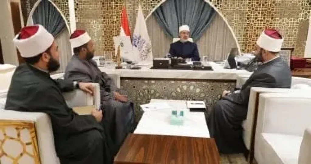 المفتى يجتمع بمدير مركز الإمام الليث بن سعد لمناقشة خطة العمل المفتى يجتمع بمدير مركز الإمام الليث بن سعد لمناقشة خطة العمل