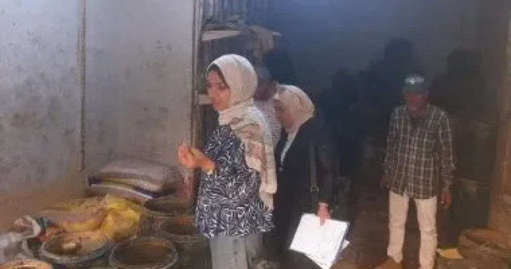 ضبط 1200 لتر زيت طعام و1750 كجم طحينة مجهولة المصدر داخل مصنع مخالف بالخانكة