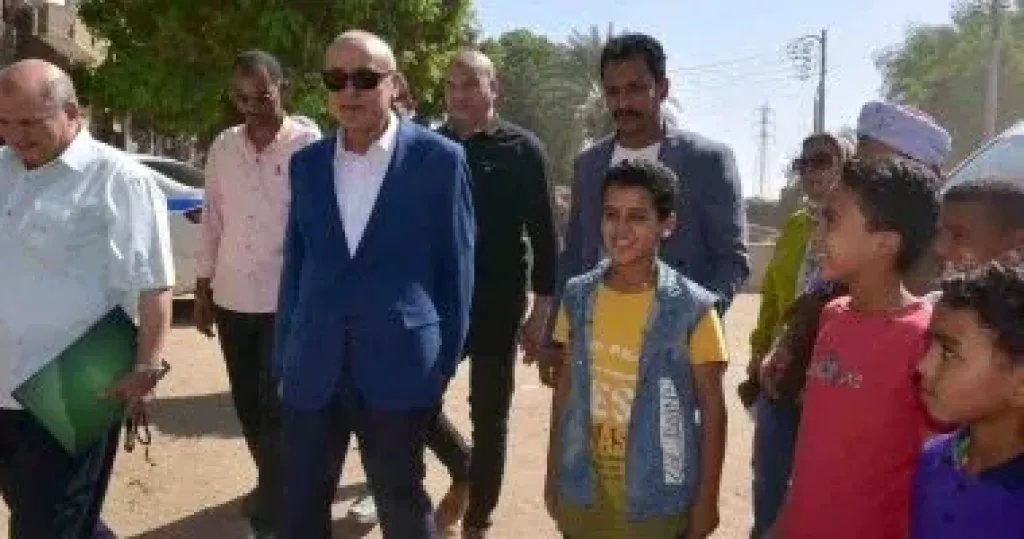 محافظ الأقصر يفي بوعده لطفل بإسنا ويُسكن أسرته في منزل جديد متكامل