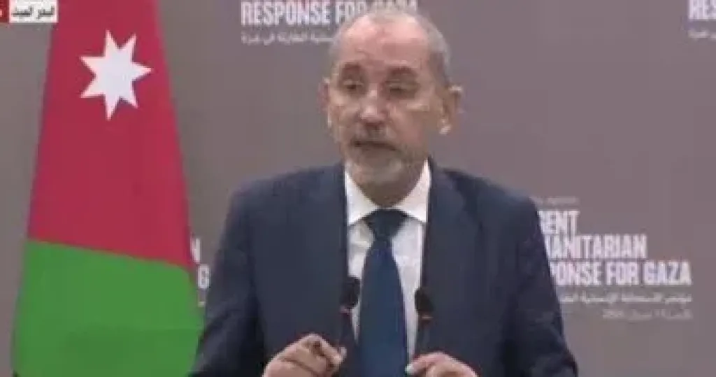وزير خارجية الأردن يبحث مع نظيره الطاجيكي تطورات الأوضاع في غزة وتعزيز العلاقات