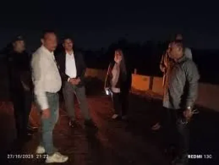 نائب محافظ الغربية يتفقد موقع انقلاب ناقلة محملة بالزيت على الطريق الدولي... نائب محافظ الغربية يتفقد موقع انقلاب ناقلة محملة بالزيت على الطريق الدولي طنطا – السنطة