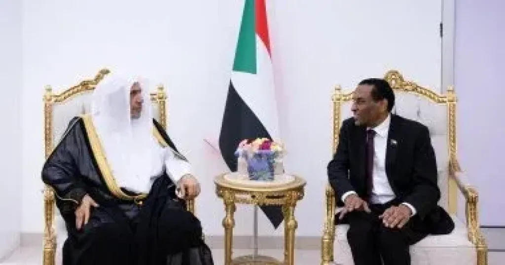 رئيس الوزراء السوداني يستقبل الأمين العام لرابطة العالم الإسلامي رئيس الوزراء السوداني يستقبل الأمين العام لرابطة العالم الإسلامي