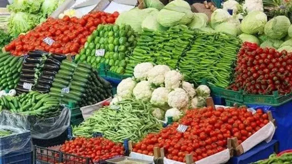 أسعار الخضار اليوم، انخفاض البصل والخيار وارتفاع الفلفل وهذا موقف الطماطم أسعار الخضار اليوم، انخفاض البصل والخيار وارتفاع الفلفل وهذا موقف الطماطم