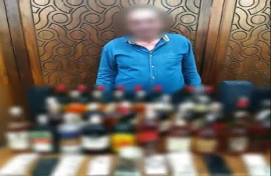 ضبط شخص بالإسكندرية بتهمة بيع مشروبات كحولية مغشوشة ومجهولة المصدر ضبط شخص بالإسكندرية بتهمة بيع مشروبات كحولية مغشوشة ومجهولة المصدر