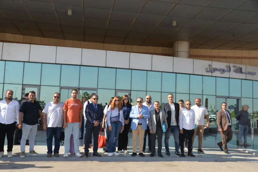 محافظ أسيوط يستقبل الرحلة الجوية البين القاهرة وأسيوط محافظ أسيوط يستقبل الرحلة الجوية البين القاهرة وأسيوط