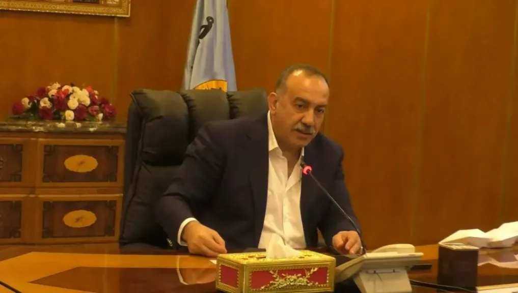محافظ أسيوط يلتقي أهالي قرية صليبة العدر ويوجه بسرعة تلبية محافظ أسيوط يلتقي أهالي قرية صليبة العدر ويوجه بسرعة تلبية
