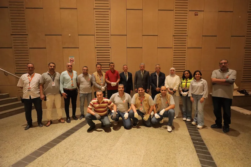 وزير السياحة والآثار يتابع الاستعدادات المكثفة لافتتاح المتحف المصري الكبير وزير السياحة والآثار يتابع الاستعدادات المكثفة لافتتاح المتحف المصري الكبير