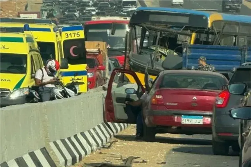 حادث تصادم أتوبيس يتسبب في شلل مروري بالطريق السياحي بالجيزة حادث تصادم أتوبيس يتسبب في شلل مروري بالطريق السياحي بالجيزة
