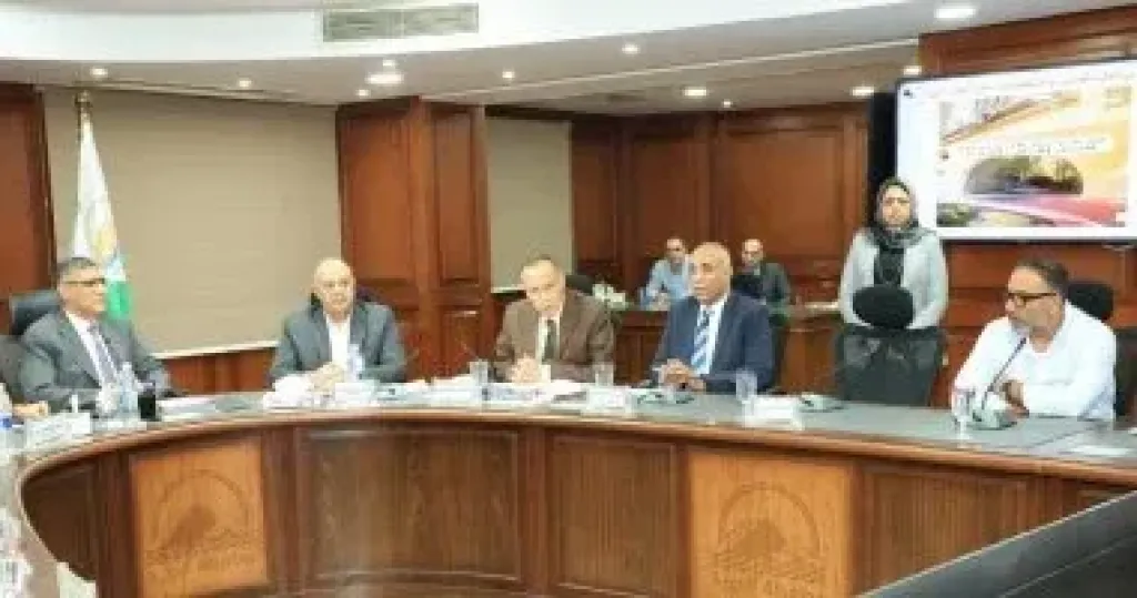 محافظ الجيزة يبحث شكاوى عدد من المواطنين فى الأحياء والمراكز محافظ الجيزة يبحث شكاوى عدد من المواطنين فى الأحياء والمراكز