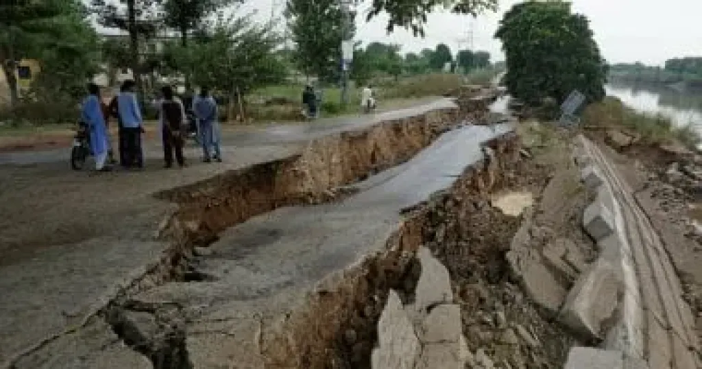 زلزال بقوة 6.6 درجة يضرب بحر باندا بإندونيسيا