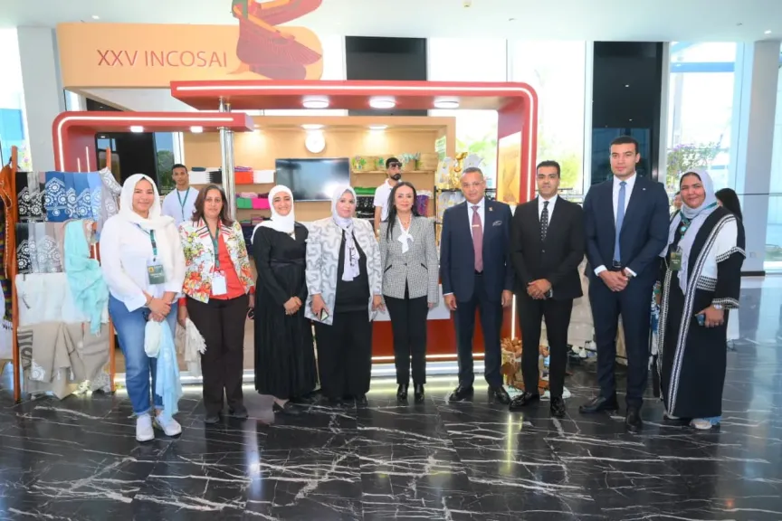 وزيرة التضامن ومحافظ جنوب سيناء  يتفقدان معرض ”ديارنا للحرف اليدوية والتراثية”... وزيرة التضامن ومحافظ جنوب سيناء  يتفقدان معرض ”ديارنا للحرف اليدوية والتراثية” بشرم الشيخ