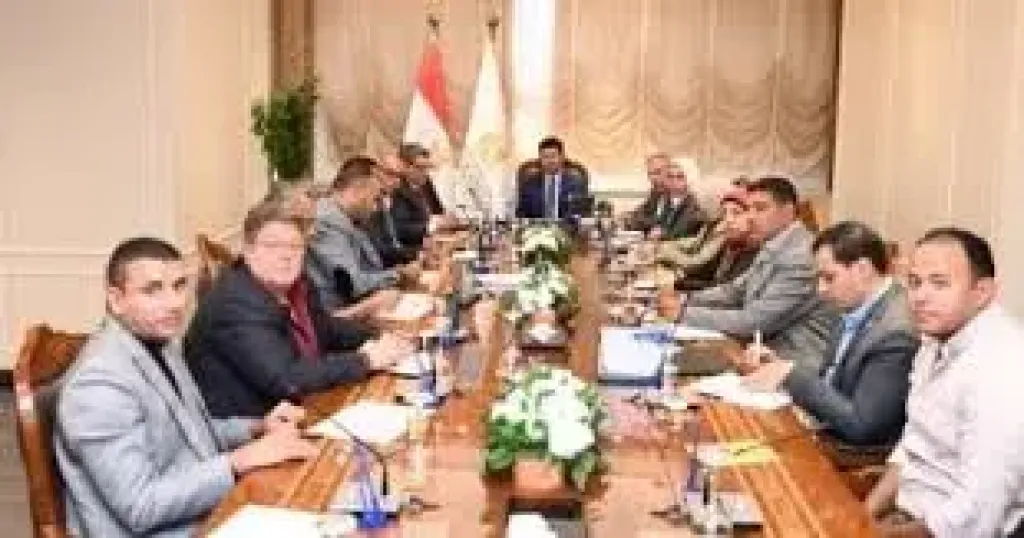 وزير الرياضة يجتمع مع الحملة القومية «شارك..الكلمة كلمتك» لبحث آليات التوسع بمحافظات... وزير الرياضة يجتمع مع الحملة القومية «شارك..الكلمة كلمتك» لبحث آليات التوسع بمحافظات الجمهورية